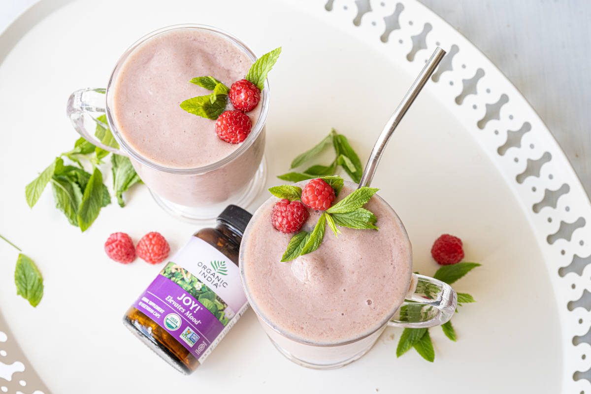 Joyful Raspberry Mint Smoothie
